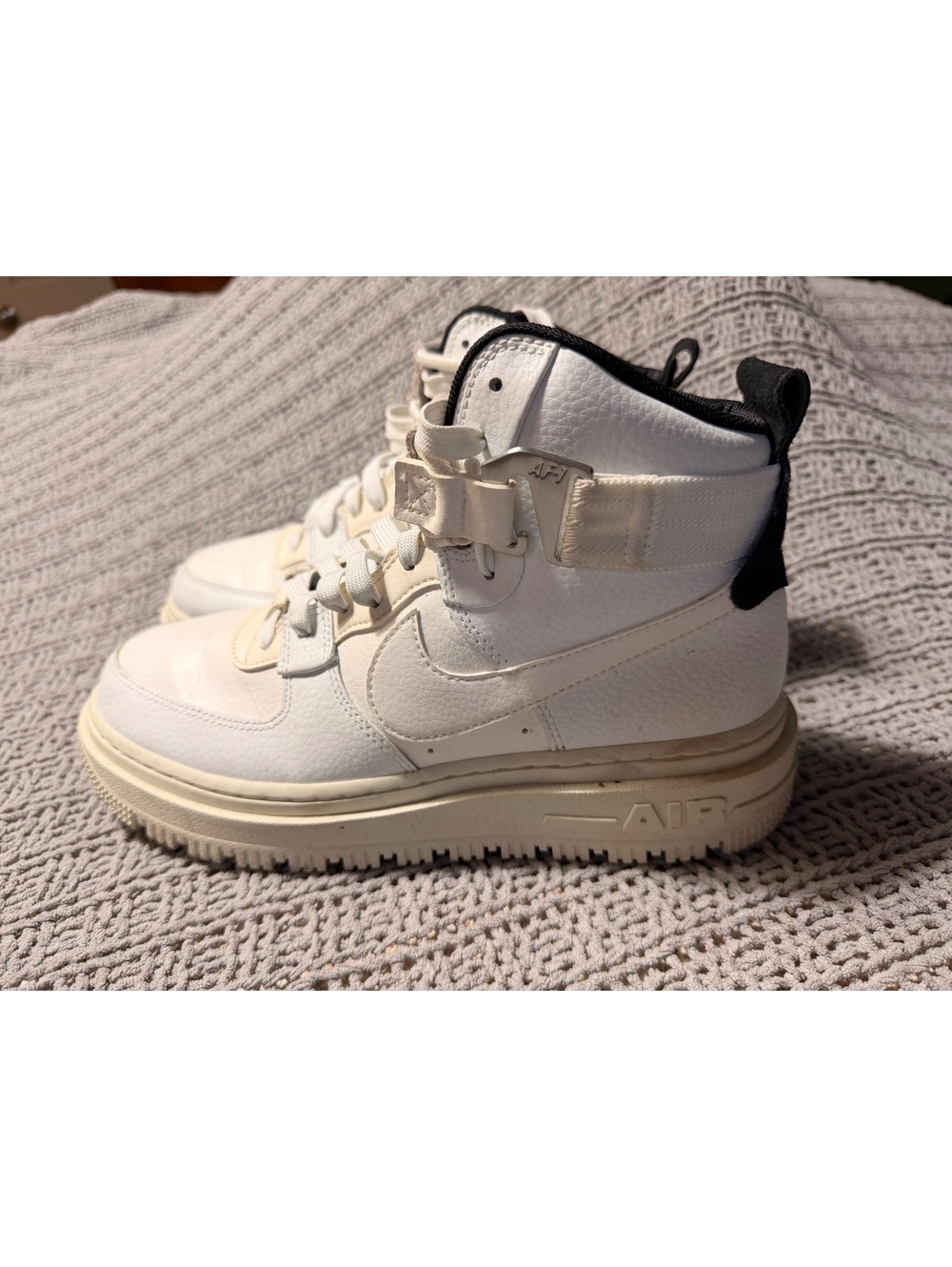 Nike Air Force 1 High Utility 2.0 Women’s – Sail High-Top Sneakers